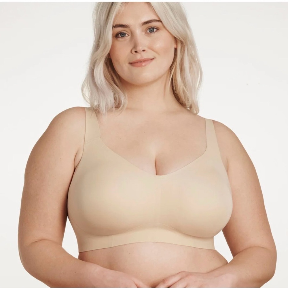 Evelyn & Bobbie Beyond Bra in Sand Size large
